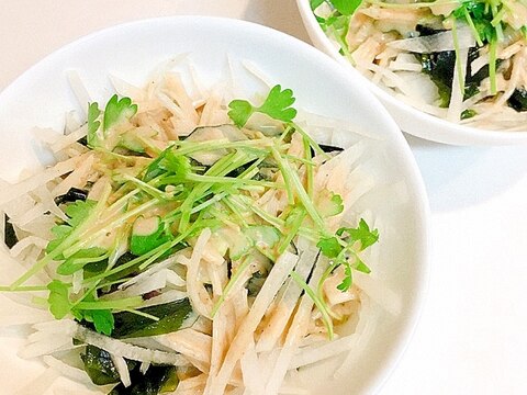 シャキシャキ☆大根と海藻とスプラウトセロリのサラダ